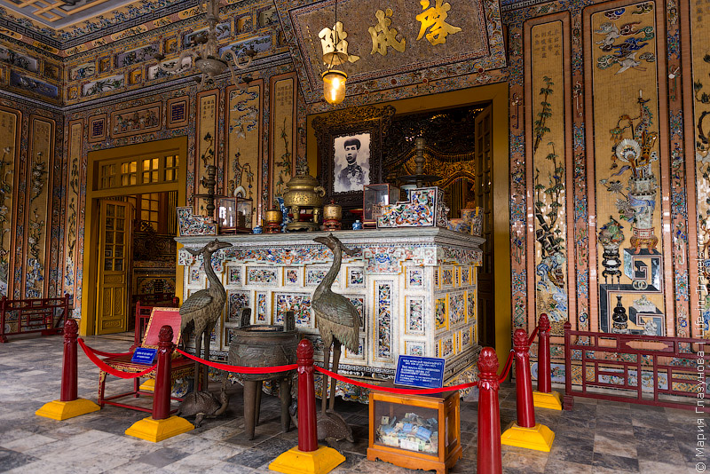 Гробница императора Кхай Диня – красивая жизнь после смерти