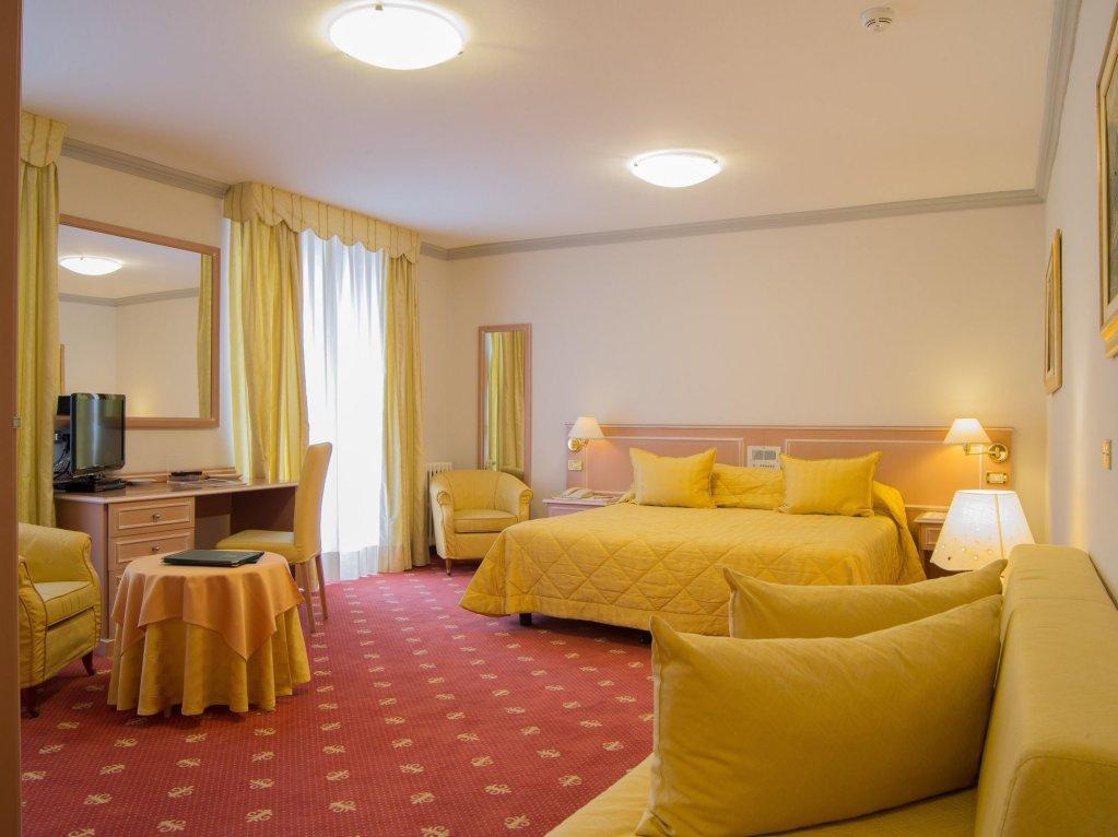 Hotel Miramonti 4*, Мадонна-ди-Кампильо, Италия